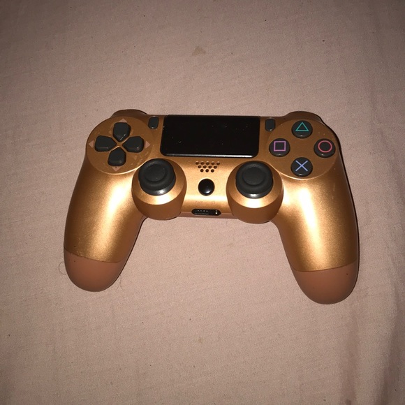 play station 4 controllers,both in good condition - Picture 3 of 4